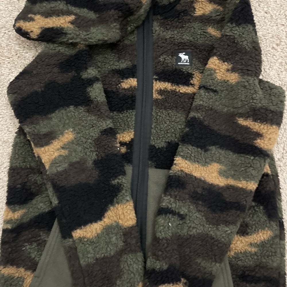 Abercrombie Kids Boys Cozy Camouflage Fleece Zip Front Hooded Jacket - Picture 3 of 7
